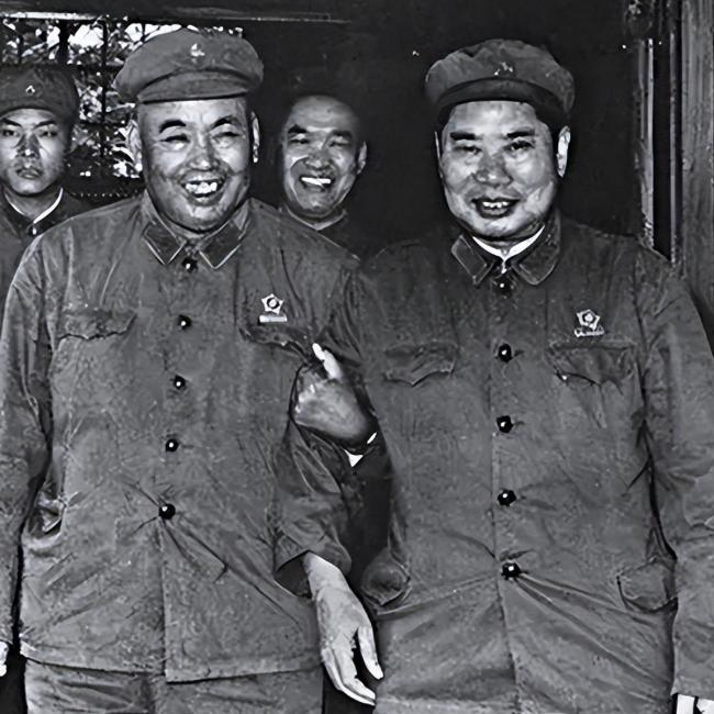 1971年，开国上将杨勇摔断右腿，治好后却无处可去，人人自危不敢收留，济南军区司