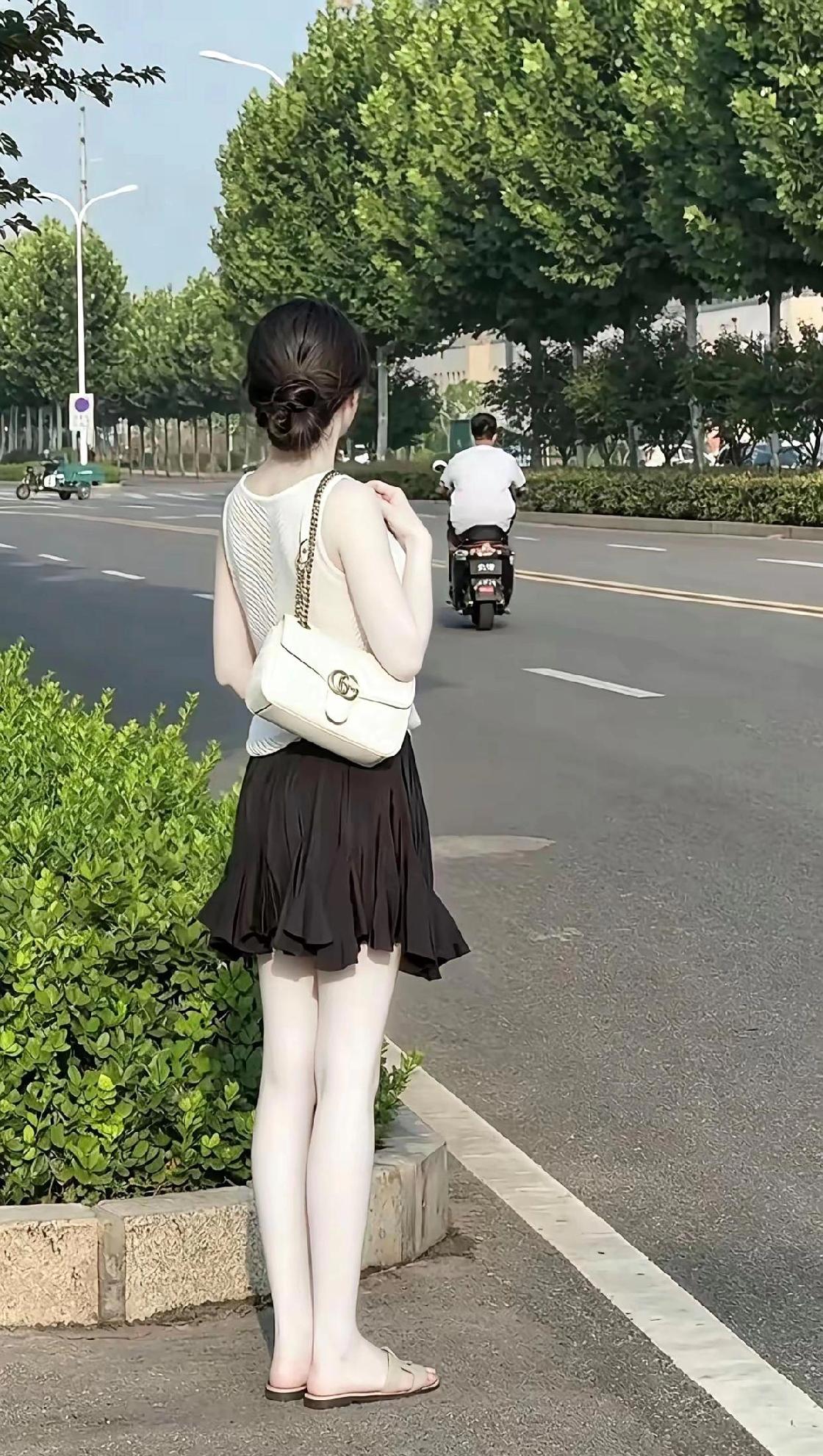 为什么很多人会偏爱冷白皮？不得不说，肤色对一个人的气质影响真的很大。