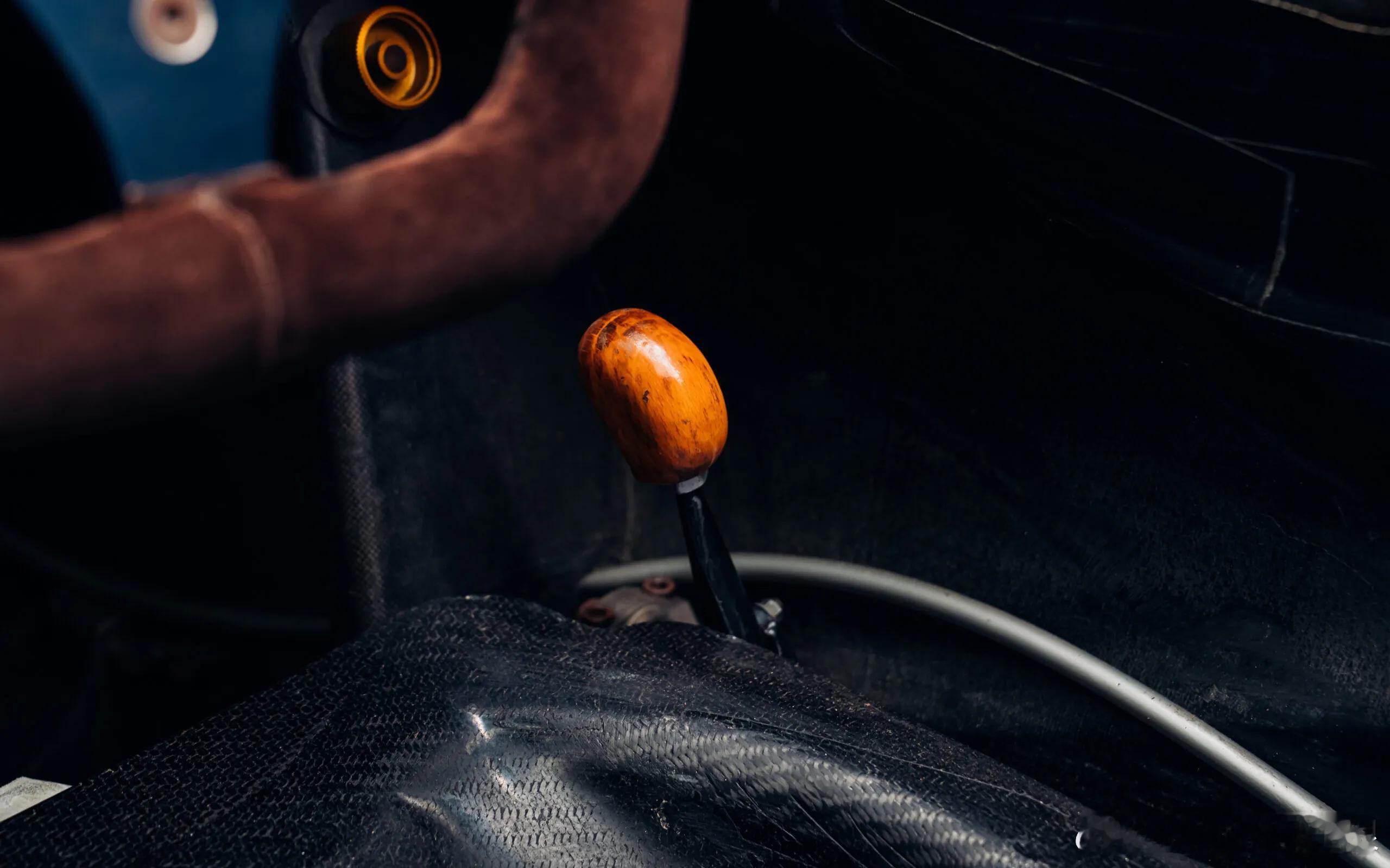 大V聊车1989年，克莱斯勒收购了兰博基尼。这年国际汽联修改了F1赛车发动机规