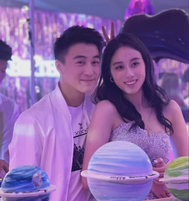 何猷君否认有私生子后，前女友突然晒娃，曝做单亲妈妈儿子生父成谜在娱乐圈，信息的