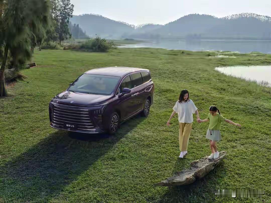 想象一下：周末带着爸妈、两个孩子和一堆行李出发旅行。你需要一辆车——空间要够大，
