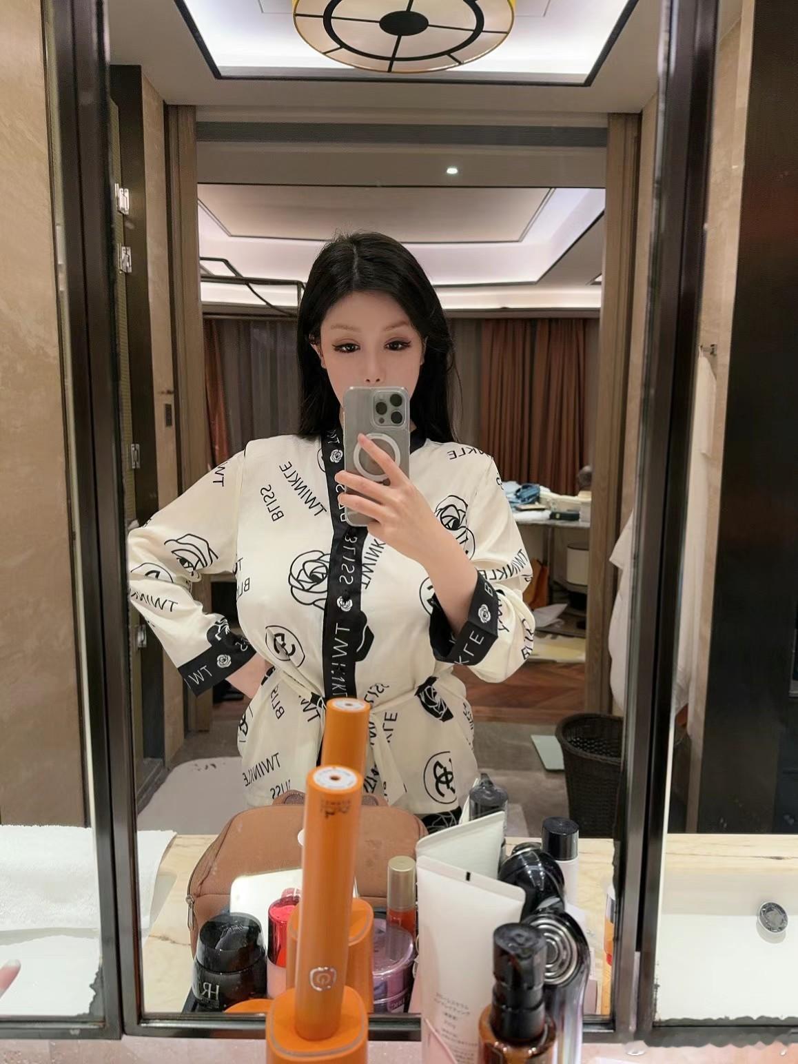 穿搭他们说天底下最亮的是星星那是因为没有见过你的眼睛颜值街拍写真