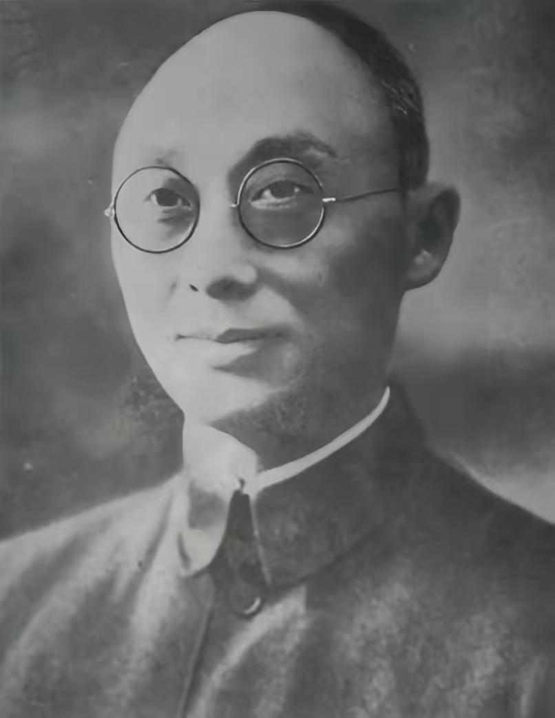 1939年，蒋介石送他当炮灰，企图借日军之手除掉他，谁知，他却带着川军在湖北大洪