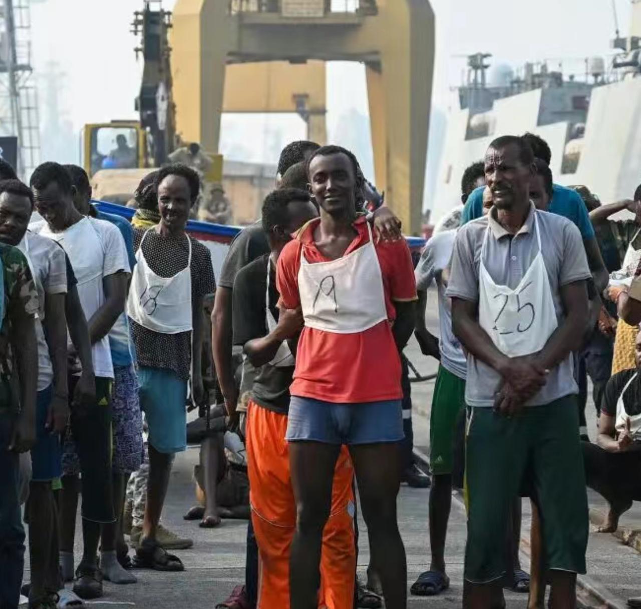 胡塞武装一收手，海盗就重新杀出将其取代，18个月以来首次夺取商船！欧盟武装营救，