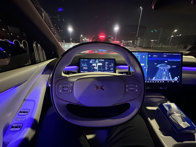 小鹏P7+第一视角小鹏P7+，越看越耐看这款车往后，小鹏的内饰也是终于有点精