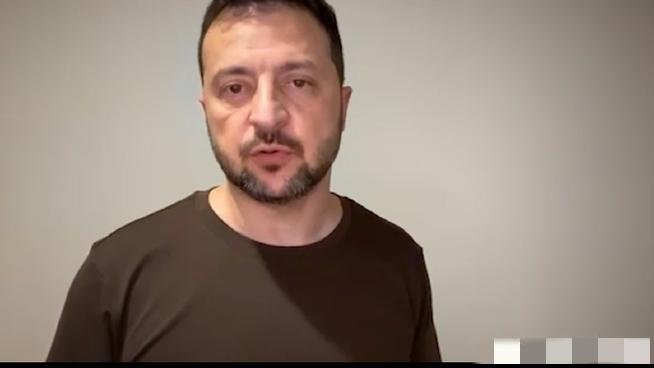 泽连斯基这回算是把话挑明了。直接喊话俄罗斯：真想结束战争，就别整天盯着核电站