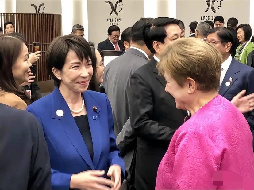 日本主动找中国就在刚刚,日本新任首相高市早苗发布动态宣称:在亚太经合组织峰会召