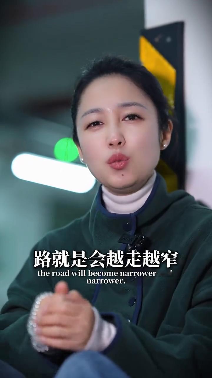 别太精明。人为什么不能太精？因为算计别人最终都会算计到自己头上。心眼太多，路就