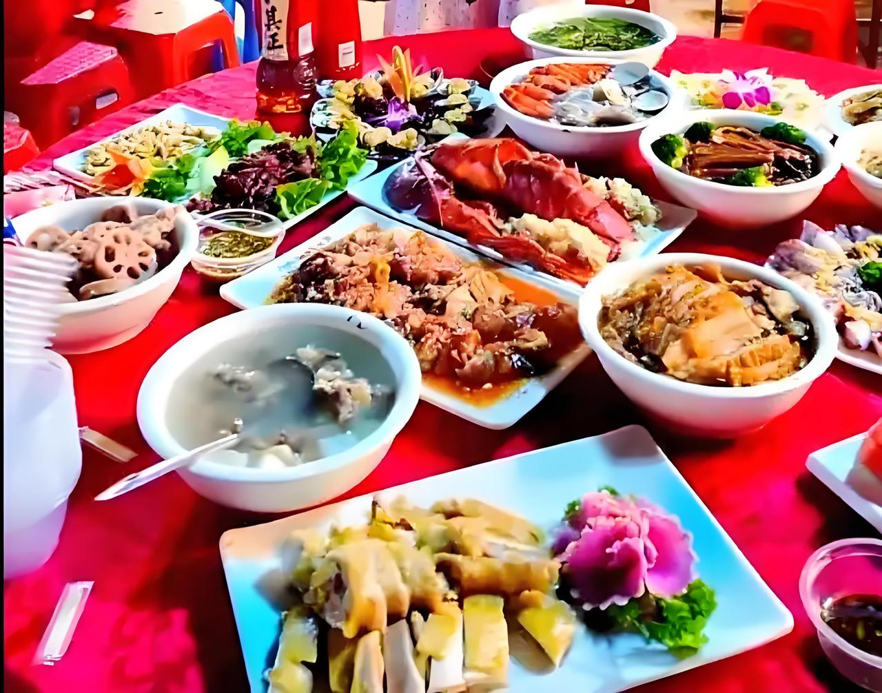 中国人的情谊，大半都是在饭桌上慢慢攒出来的，有酒有肉自然就拢得住朋友，所谓酒肉朋