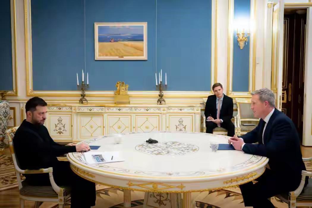 乌克兰要投降了，对乌粉来说，最大的噩耗降临了，北京时间20日，乌克兰总统泽连斯