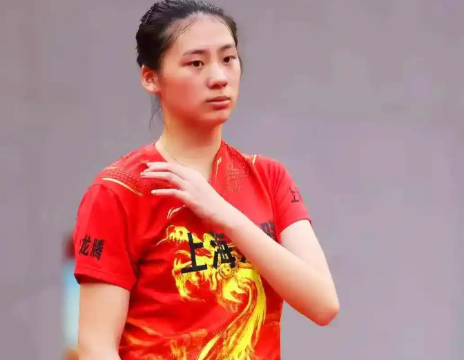 这个直播我看了，当时的情况是这样的：孙颖莎打过来的球，过了球桌，失误了，没有得分