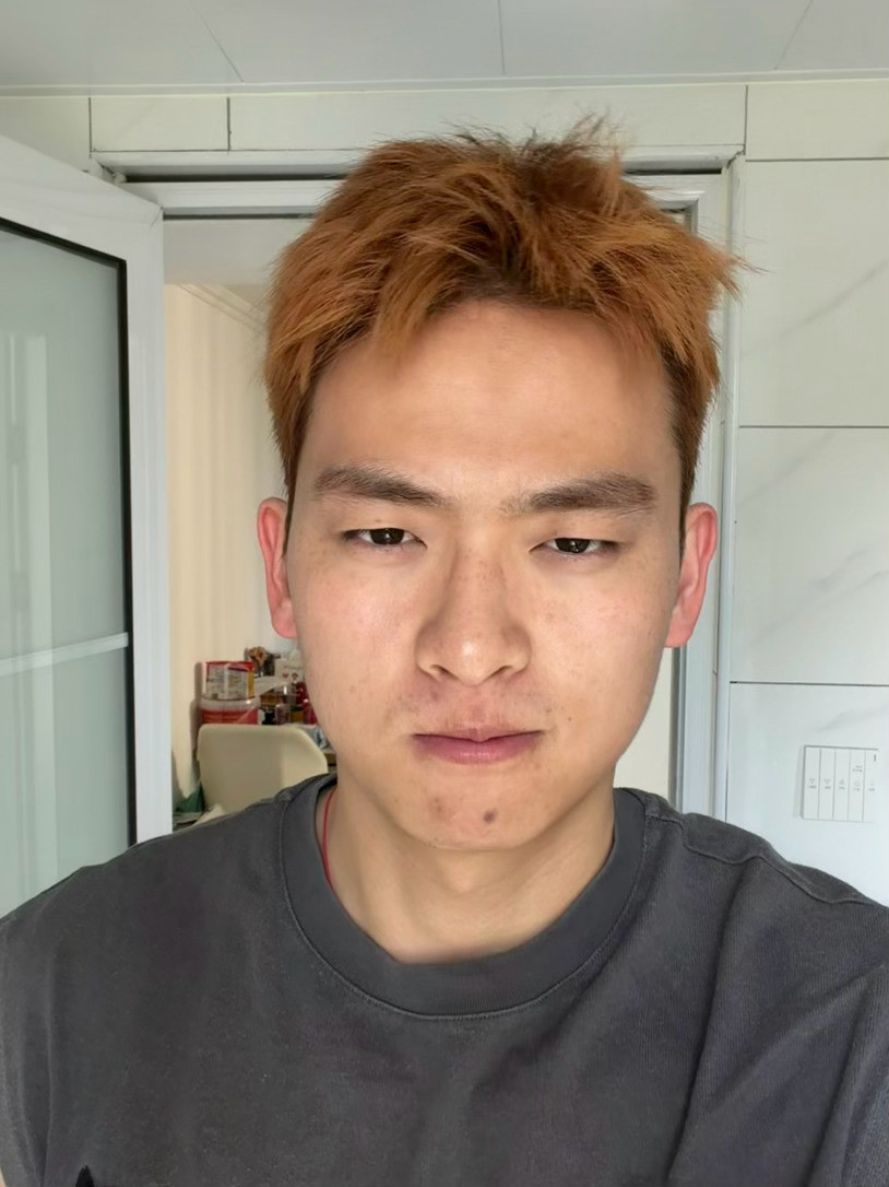 今年真是没少折腾头发😯p1是二三月烫的头发p2是四月染的头发最近又去烫头发