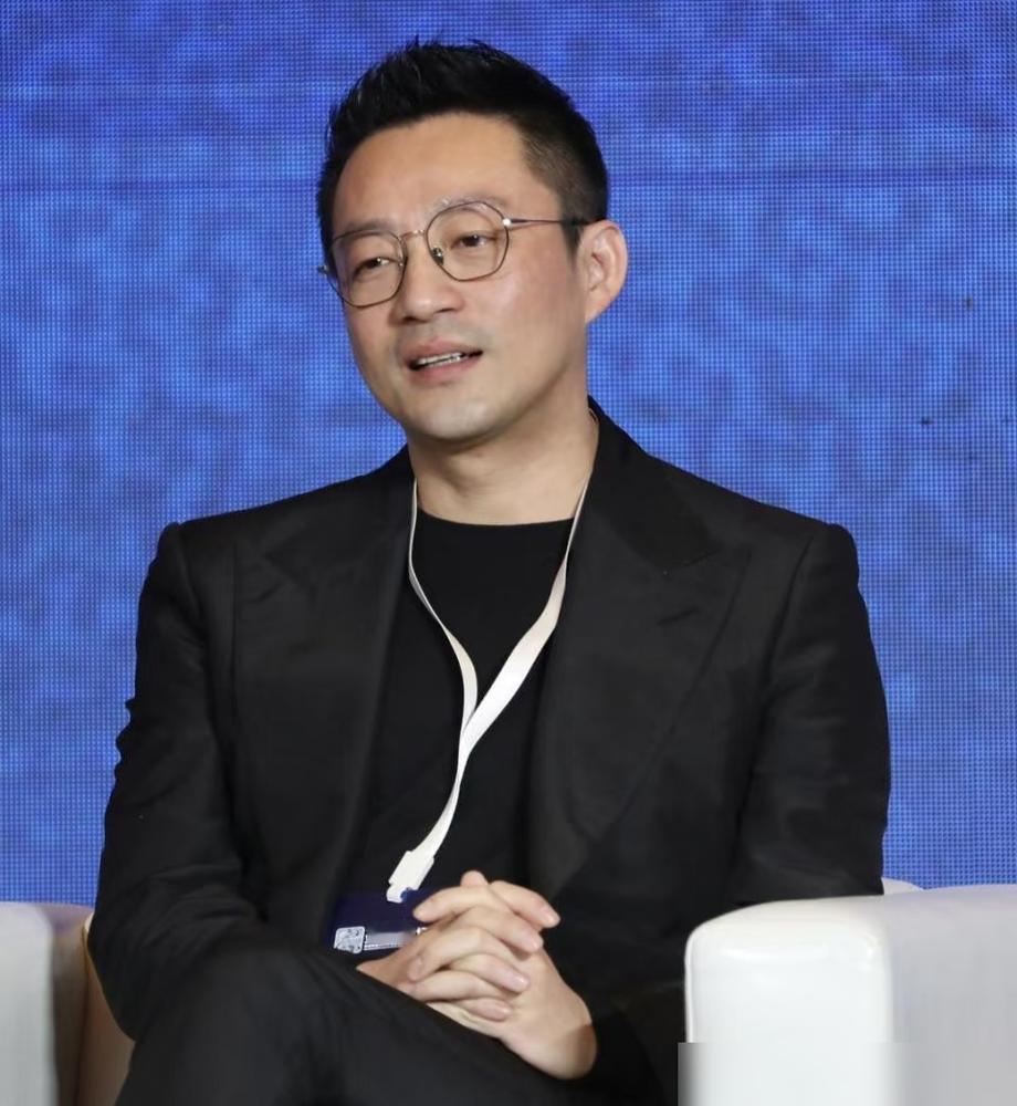 汪小菲对着亲妈张兰吼出三字经时，我突然就懂了大S。你以为只是夫妻吵架？回头看