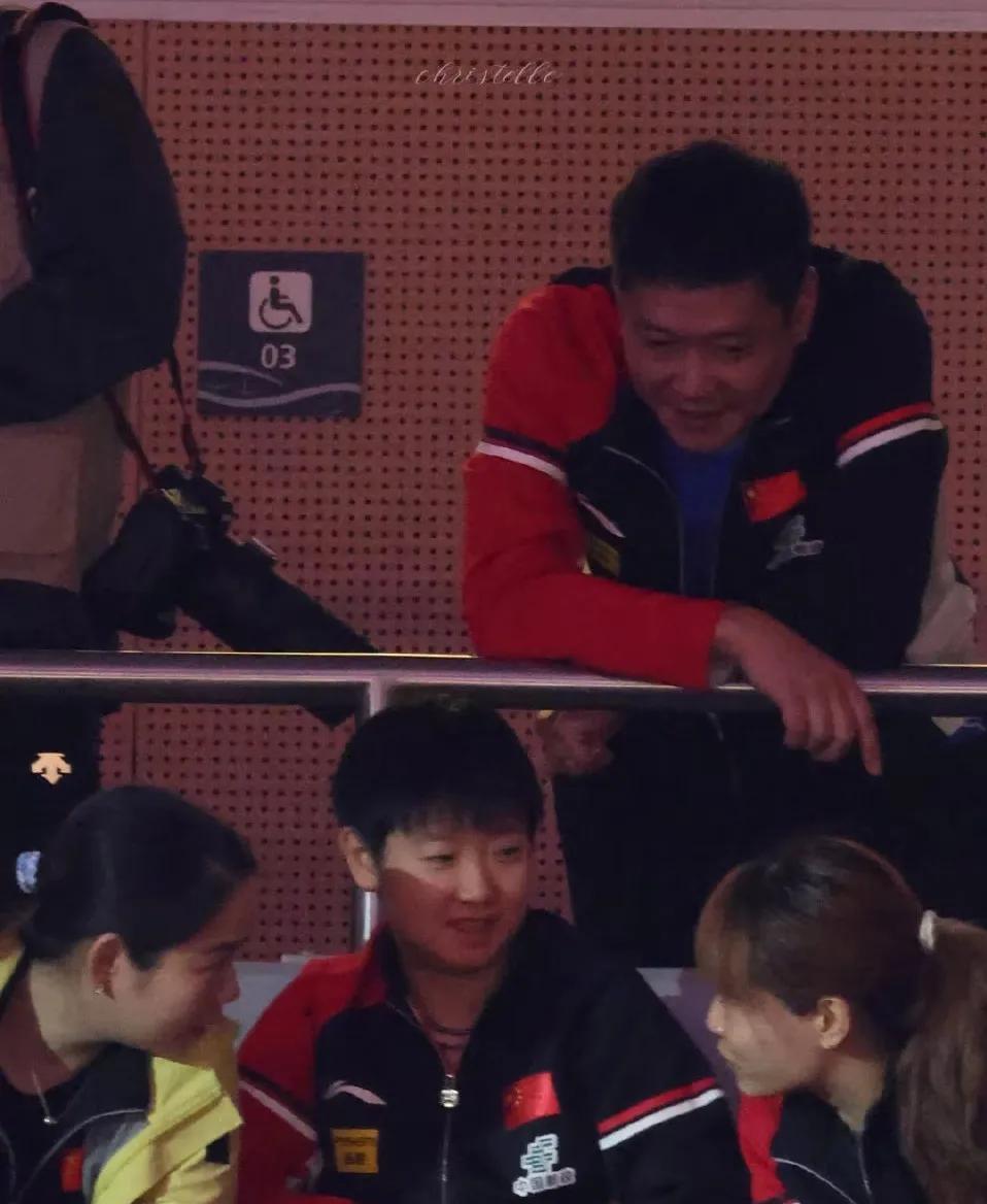 Coco误入闺蜜聊天局，又幸福了老Coco曾说过他觉得女孩子聊天特好玩特搞笑。