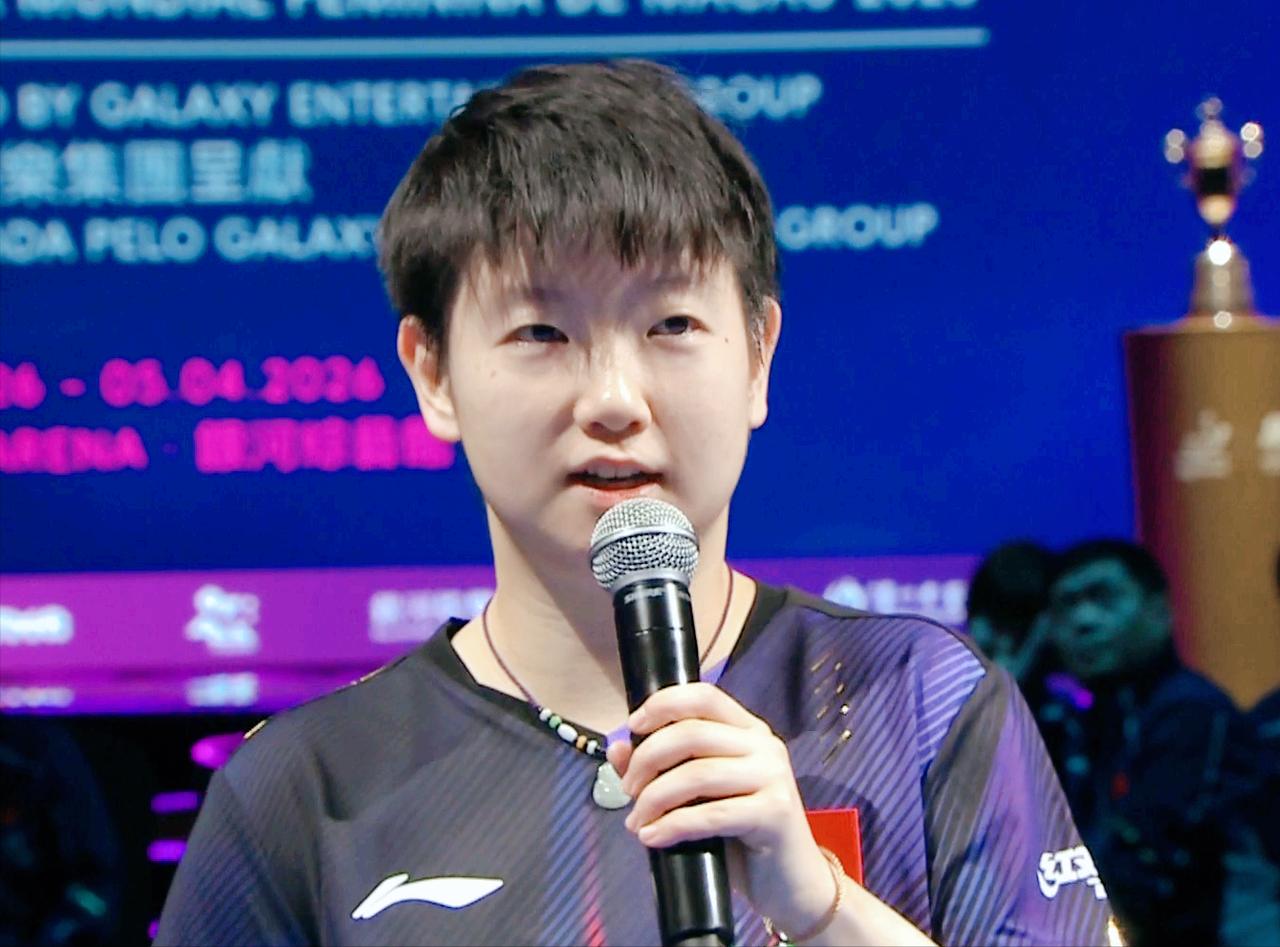 哈哈，记者问到决赛战术，孙颖莎说漏嘴了！记者问：马上就是决赛了，你该如何