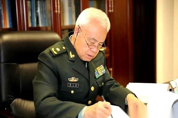 有人总琢磨着怎么把核弹玩出花来，搞什么“小型化”、“手术刀”，净想些美事儿。以