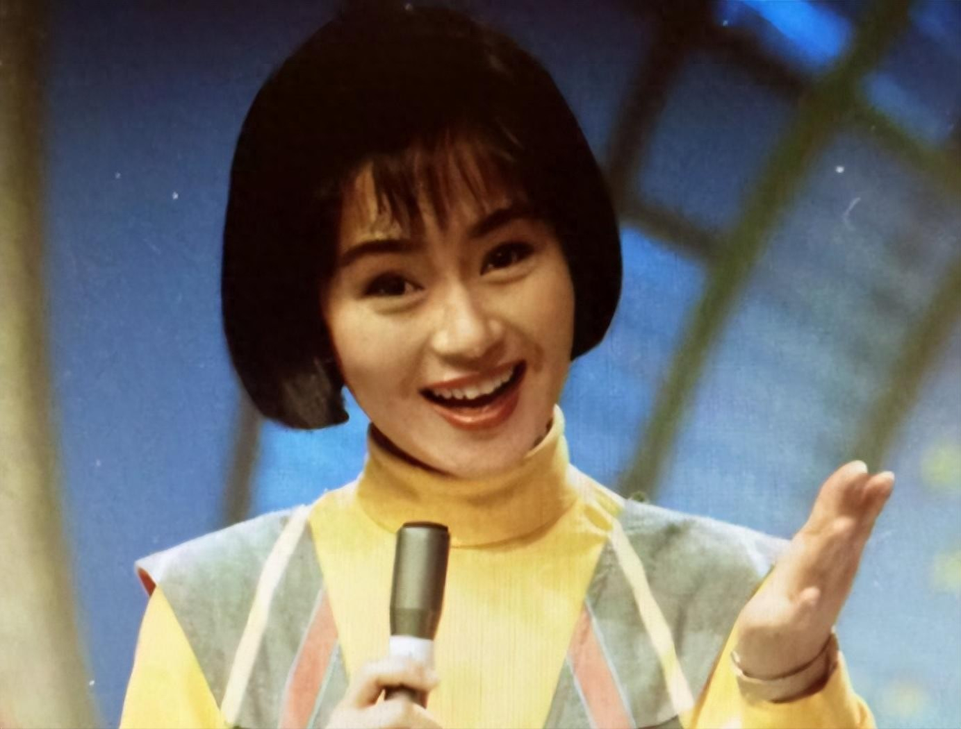 1999年，鞠萍向丈夫提出了离婚，丈夫却提出孩子和钱只能带走一样。鞠萍一听就知道