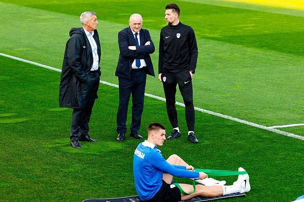 【拉锯】邮报斯洛文尼亚主帅·塞萨尔警告曼联，他不会在射手塞斯科能否代表国家队出战