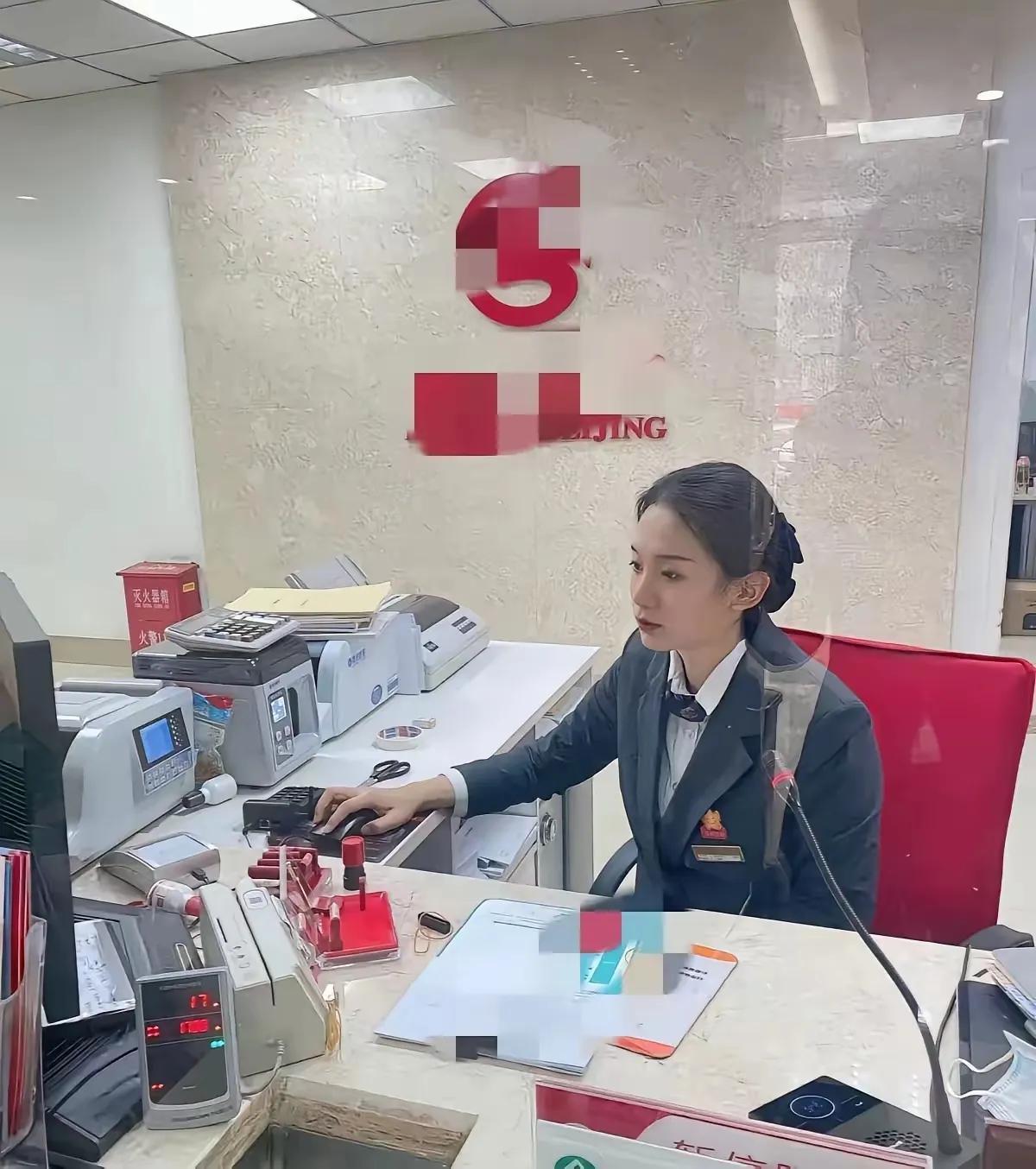 嫂子在银行柜台待了5年，昨天特意打电话提醒我：如果你有一笔20万存款到期了，