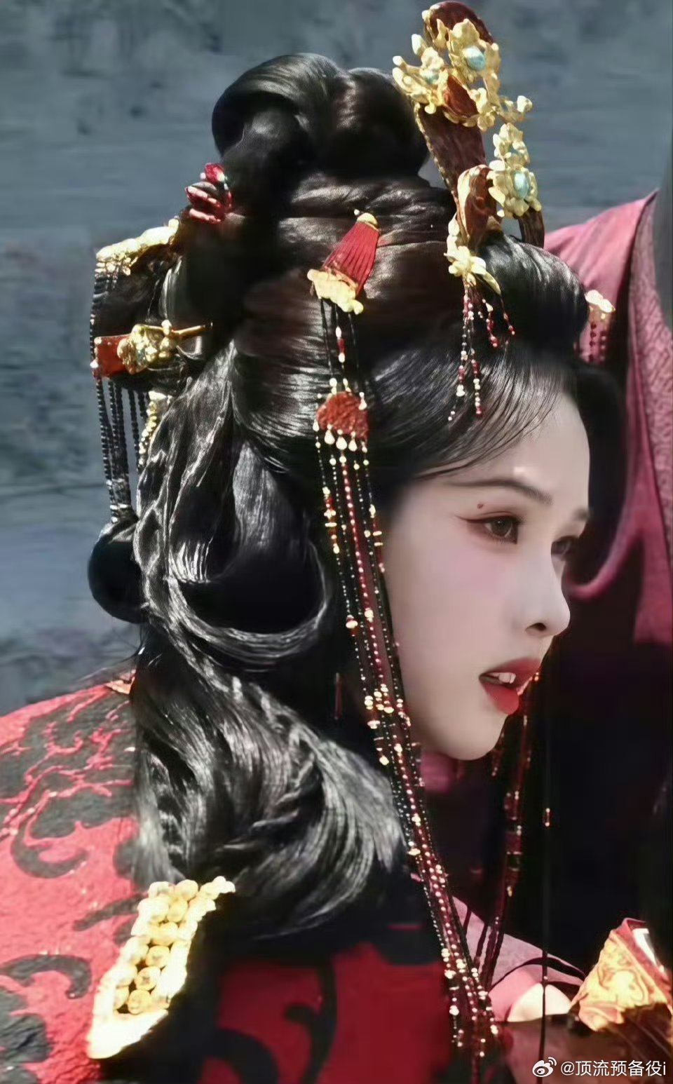 陈都灵这张美得惊人了。那颗痣真的神了​​​