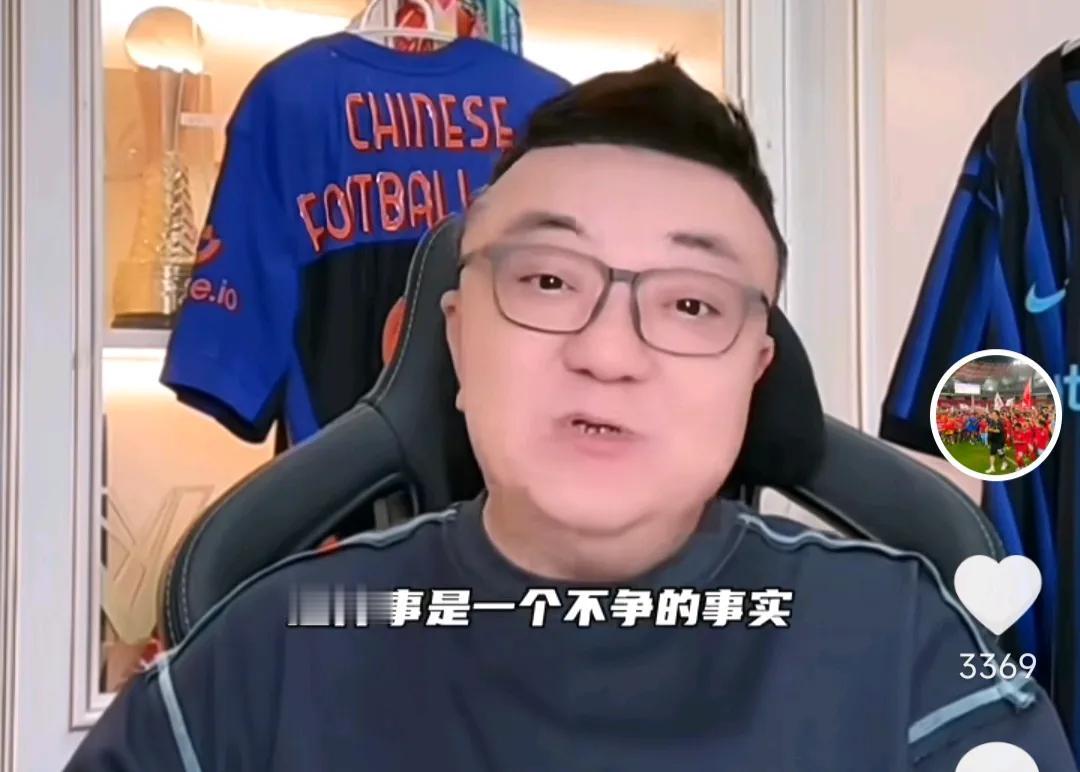 媒体人董路痛批了记者马德兴不懂足球且没有原则。董路在直播时谈到了对马德兴的看法