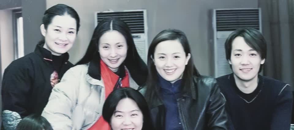 93级中戏表演班，朱媛媛到学校报到老师看到她后，立即叫住了她，严肃地告诉她：