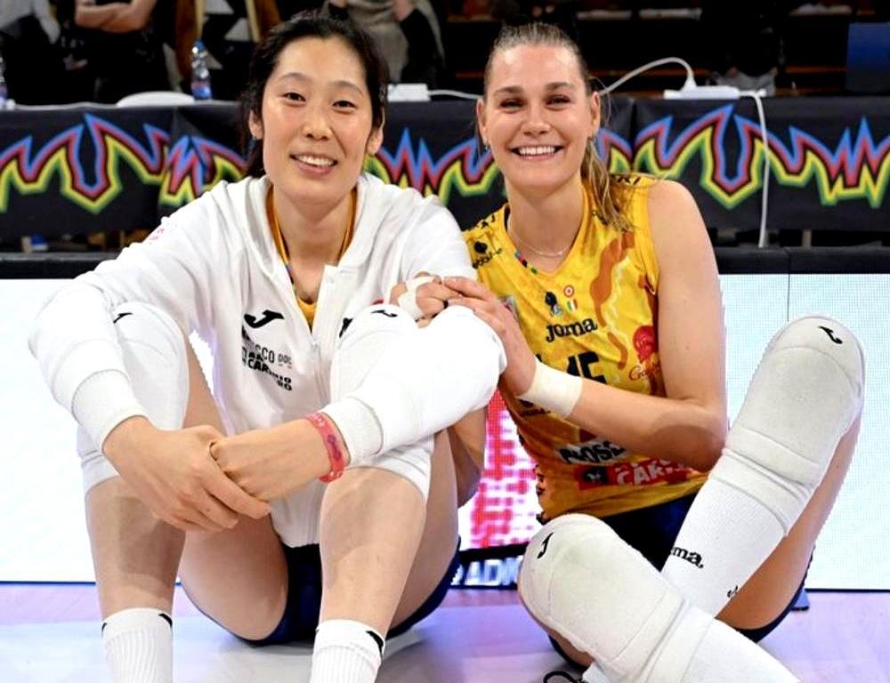 50连胜被3-0终结那天凌晨，科内利亚诺全队像断电的机器，朱婷22扣7中，加比2