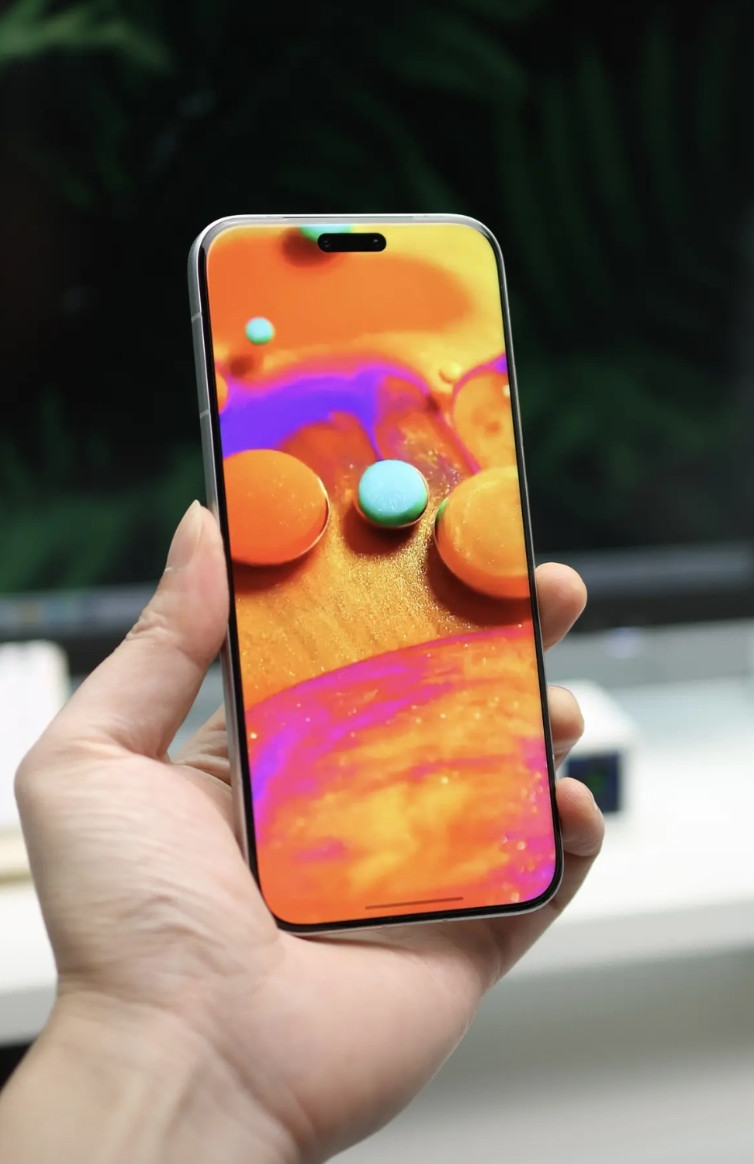 Magic8Pro的这块屏幕，堪称顶级，就连很多超大杯机型都望尘莫及，综合显示