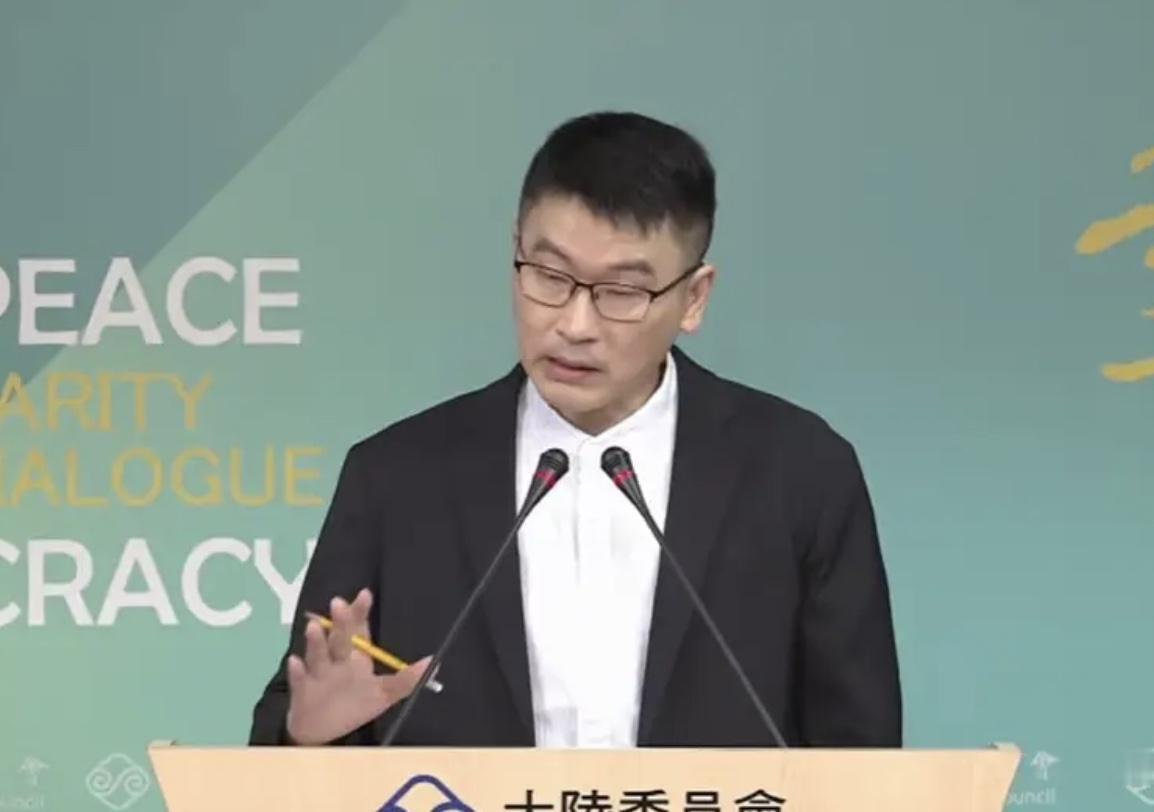 黄国昌一句"愿访大陆"引爆台海暗战!梁文杰的"酸"字背后藏着多少心虚?当民众党主