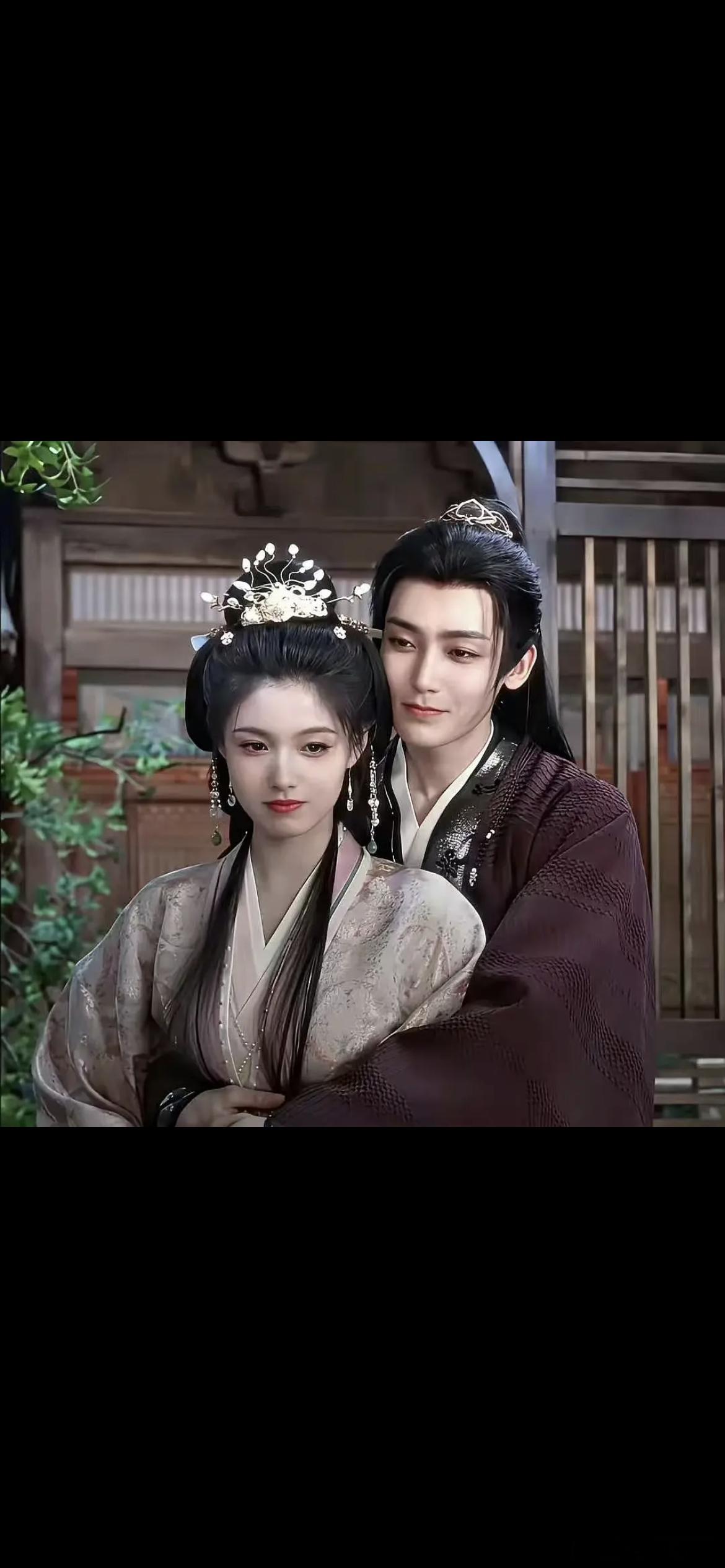 侯明昊、艾米雀骨路透，相差十几岁，能嗑到吗