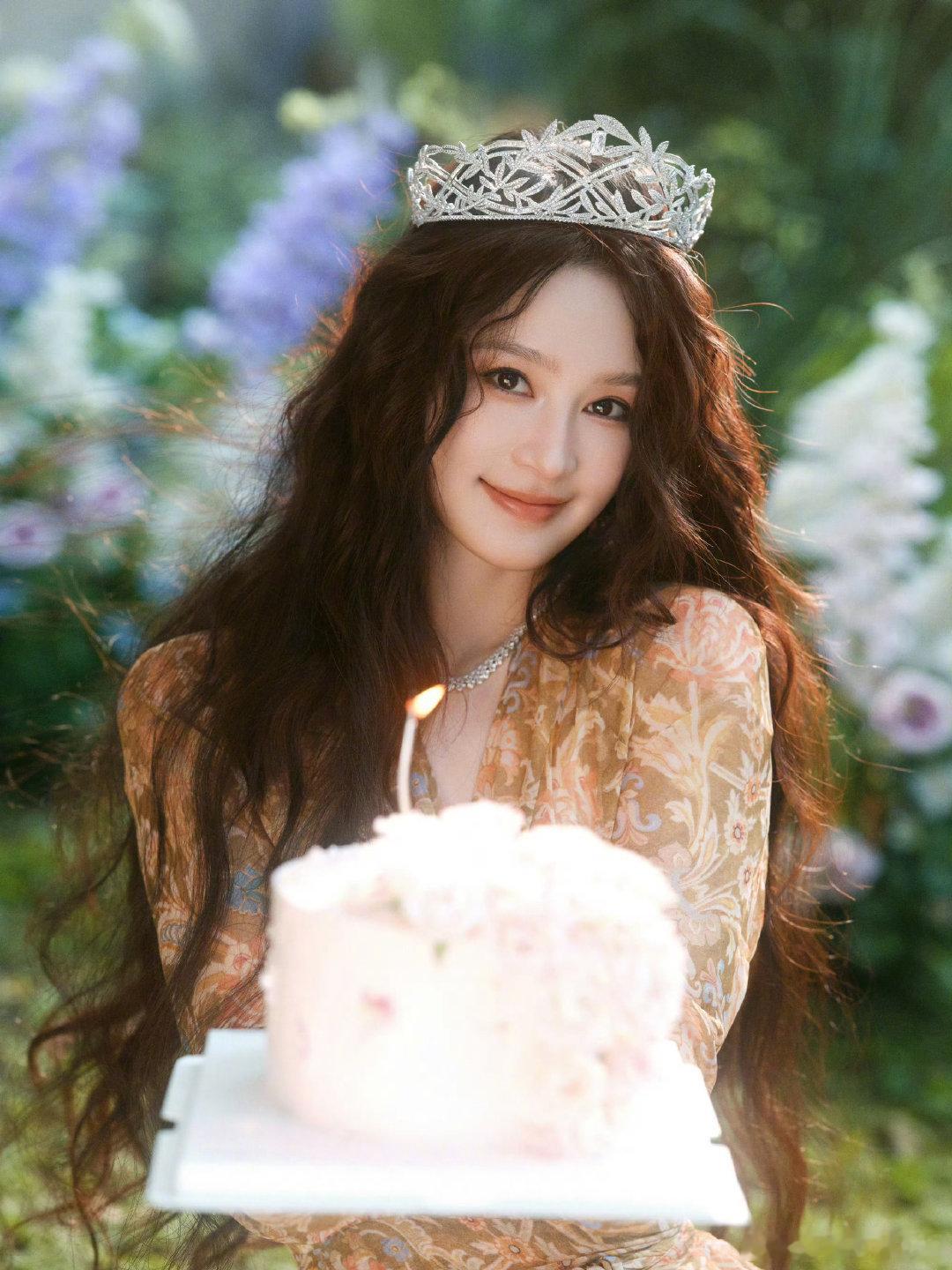 #李沁##李沁927生日快乐#lq#李沁出道18年归来只有36岁#这一年这一波这一张张美丽精心拍摄的