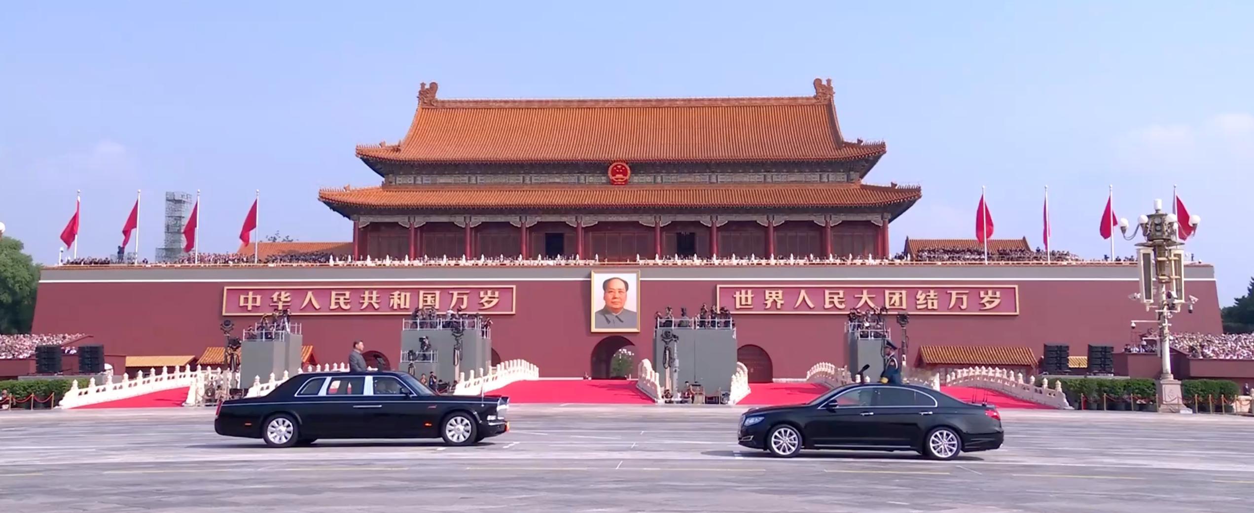 老红旗H7看起来还是很端庄，确实比H9适合这类场合，也是一代经典设计了​​​