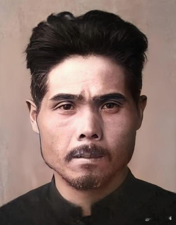 1943年松井曹长用木棒捅进妇女的身体，见妇女痛苦惨叫，大谷上等兵说：