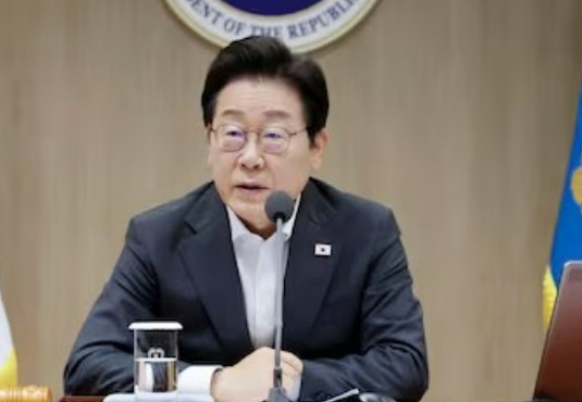 22日韩国总统李在明最后一个案件“非法对朝汇款”嫌疑一审审判被中止，继李在明总统