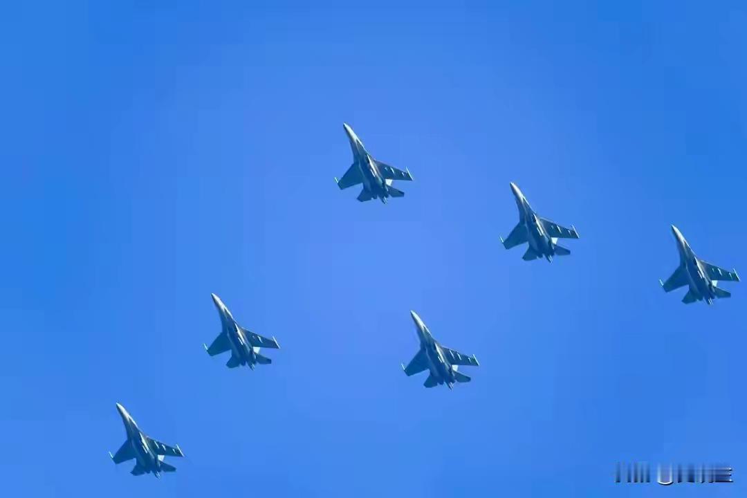 美军懵了！瞒着韩国偷飞F-16，刚到黄海就被解放军“蹲守”大年初二，全家团