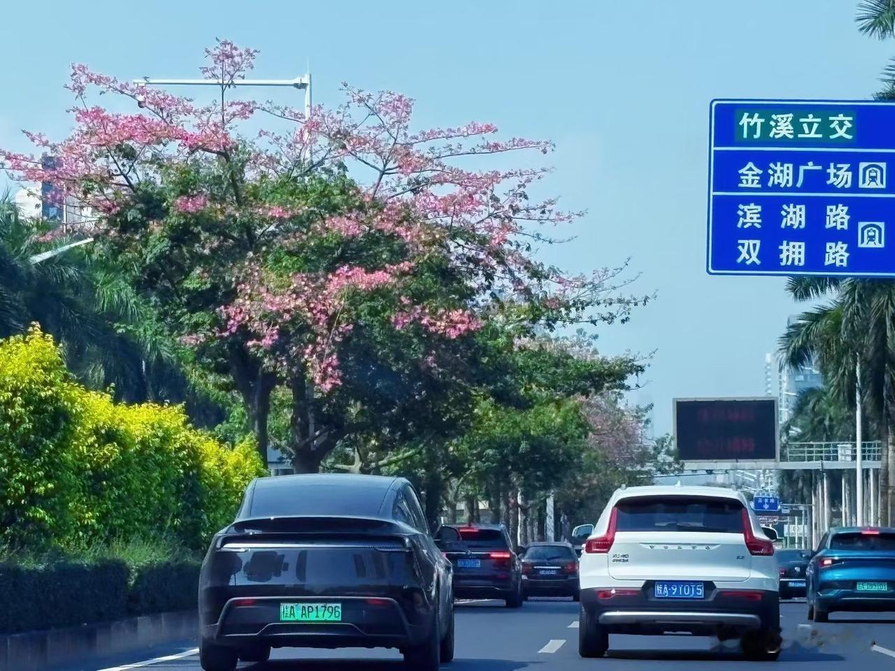 退休后，千万不能做的糊涂事。​1、不是很缺钱，别去退休返聘。为了多赚那点工资