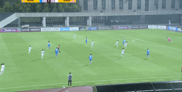 武汉女足这个球被裁判判罚进球越位无效，但是传球时候是韩国水原女足队员先碰到球，难