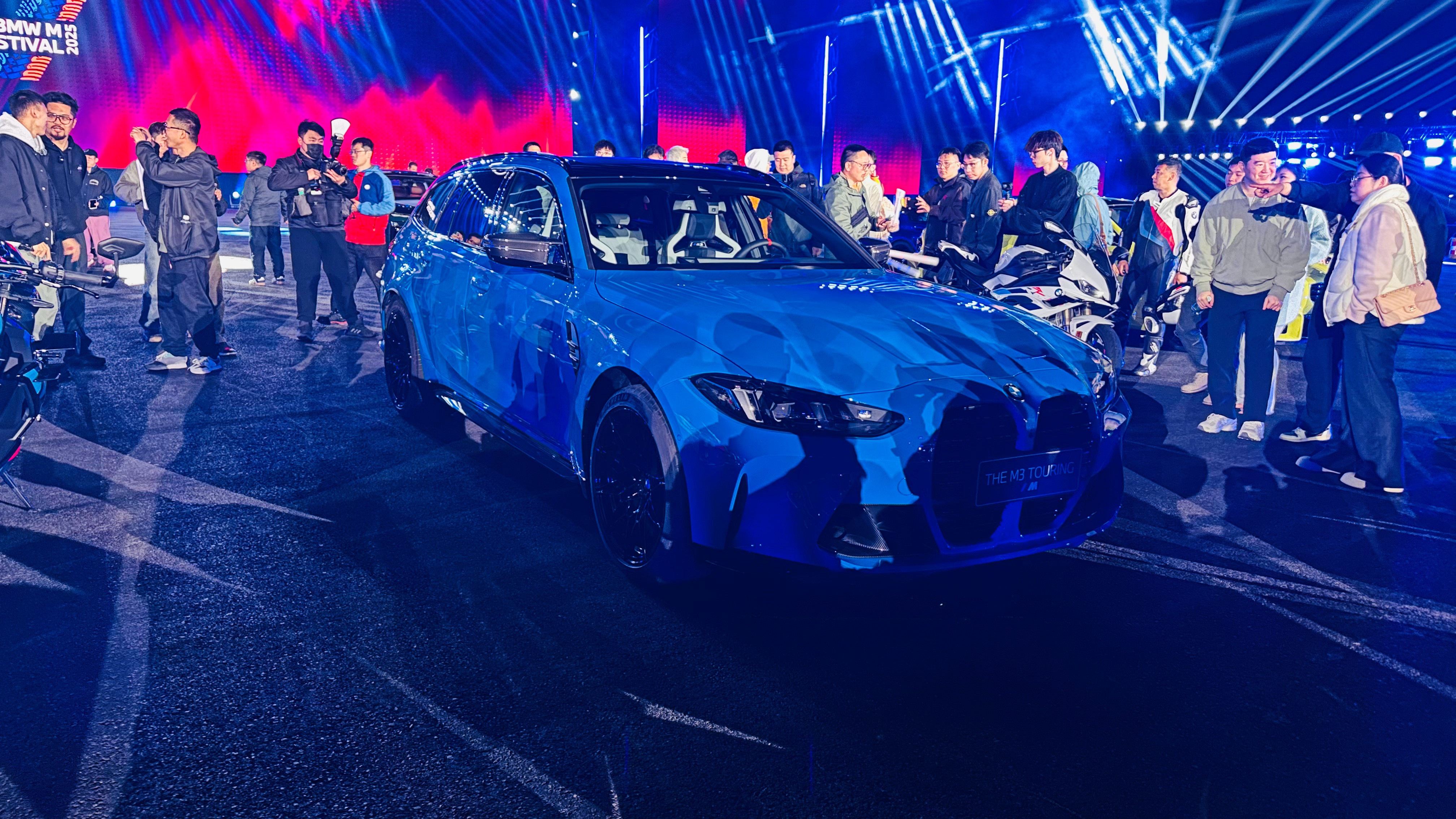 围得水泄不通不过没所谓来了就好了M3Touring别不正经说车宝马