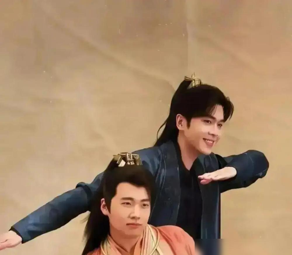 两千万砸不掉一个配角。开机前72小时，资方甩支票：郭麒麟走人，钱到账。这事儿