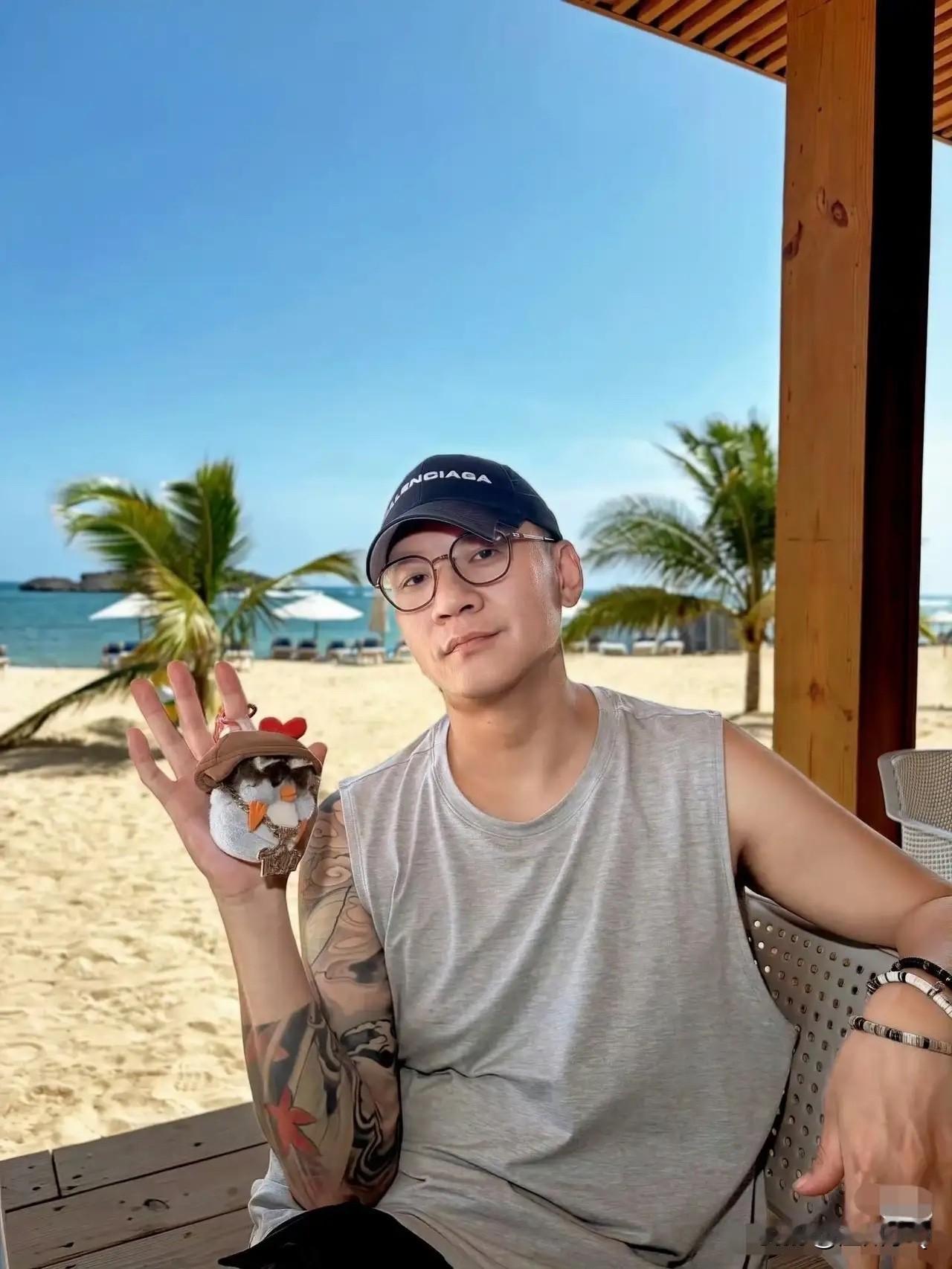 我去，李嘉格前夫车澈离婚后开始疯狂减肥，在婚内期间压根没啥颜值，可现在直接大逆袭