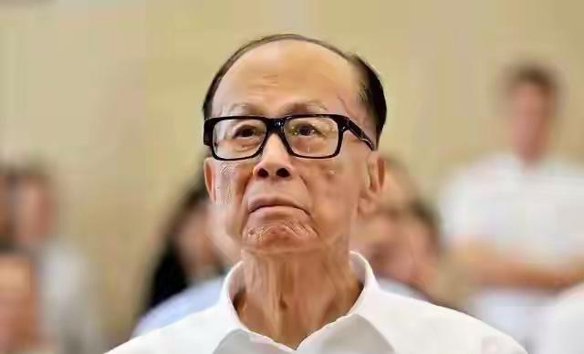 李超人彻底清仓！六年狂套现3500亿港元，98岁李嘉诚闪电撤离英国，全球资本都在
