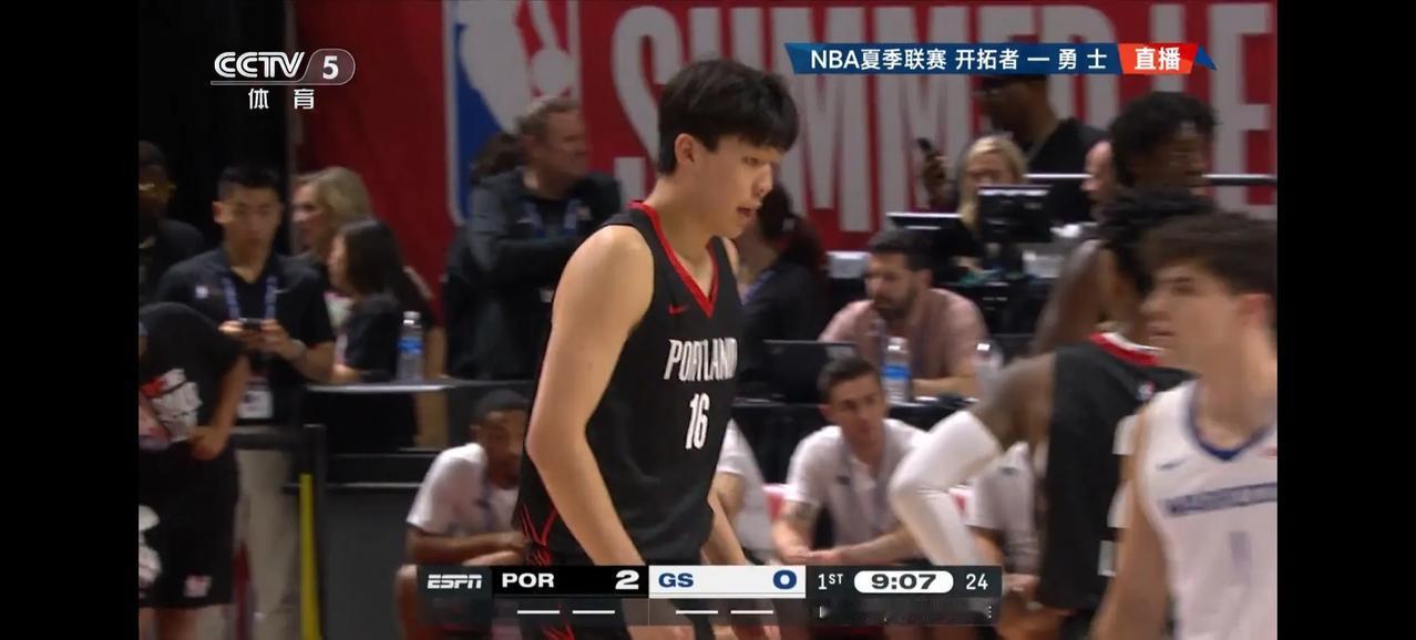 杨瀚森首发！多没看到中国人在NBA首发了！虽然只是夏季联赛，不过这场比赛也足以让