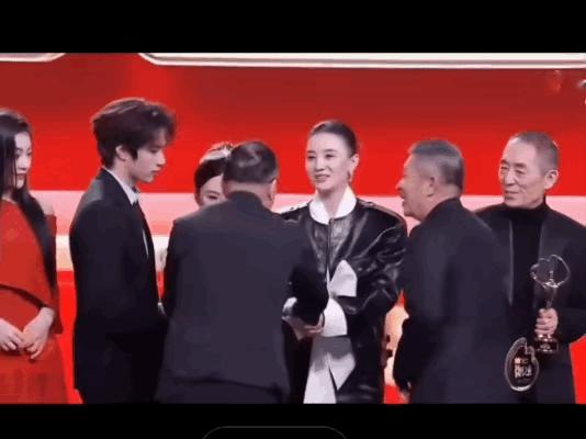 直接无视了某个东西真的是尴尬微博之夜