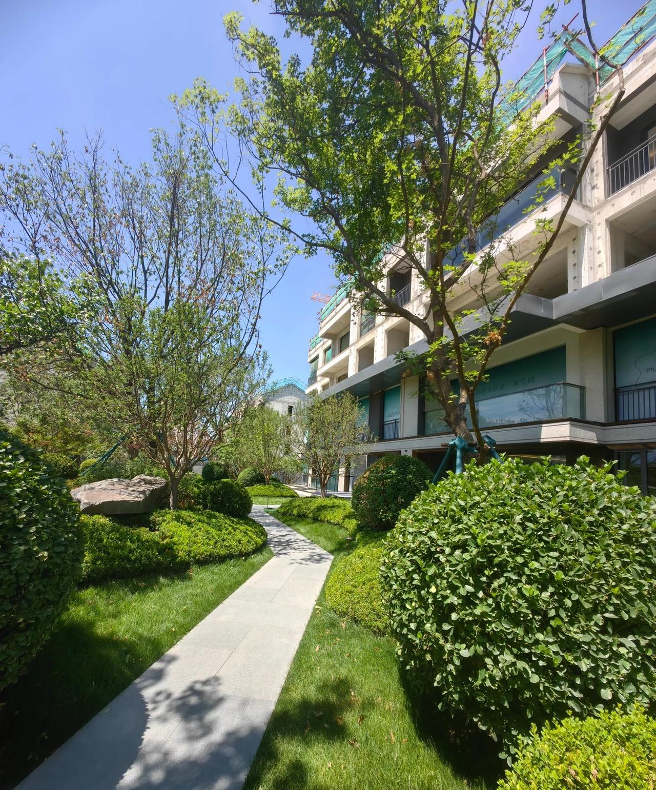 别昏头，别焦虑！楼市里的一夜暴涨和一夜暴跌都是个案，别被情绪带偏了！最近，网