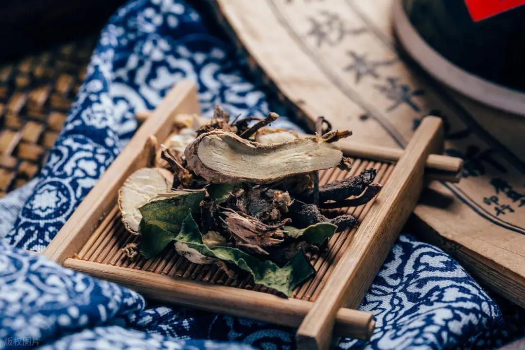 高血压——我有一张“断根方”，宁可得罪天下大夫，也要公开！大家好，我是中医心