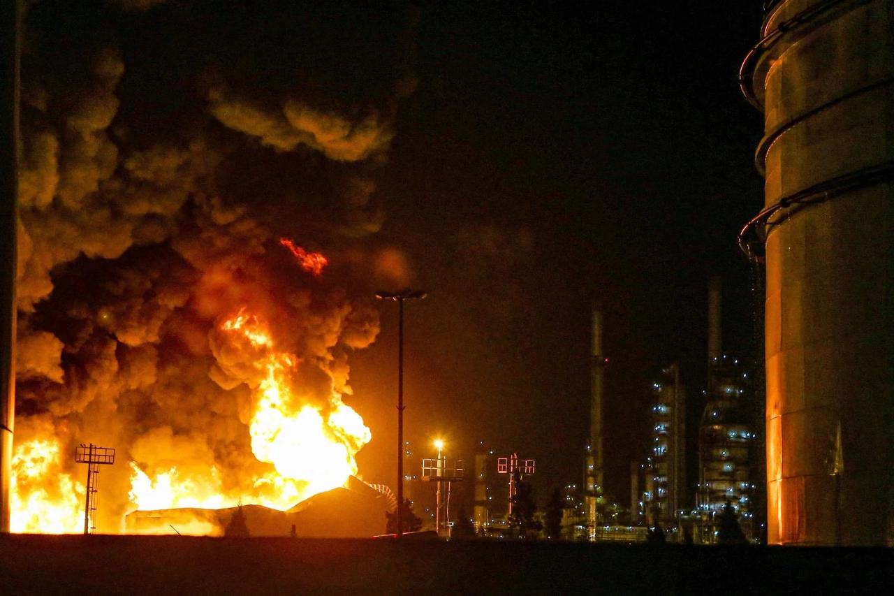 哈梅内伊遇害细节传出，当时正在与高级别官员举行会议3月1日清晨，一个重磅消