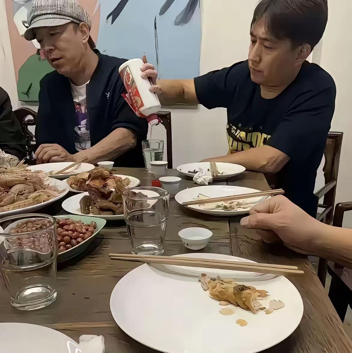 茅台当水喝？明星消费太魔幻！