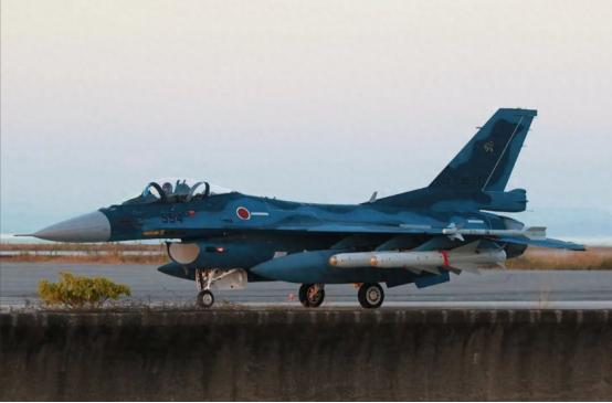 12架日机挂满导弹，对辽宁号发动模拟打击？日本该庆幸这不是实战 12架战机