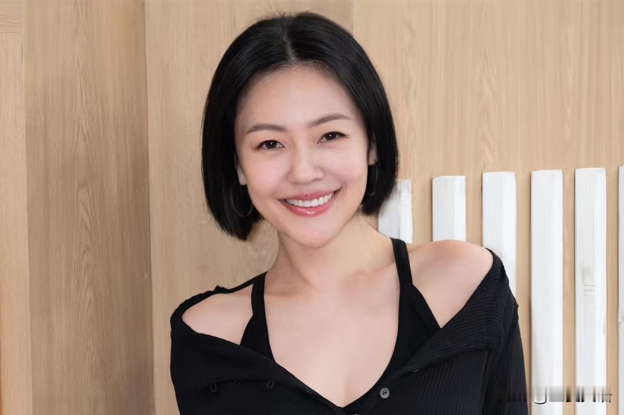 小S，被曝大瓜！近日，有博主露脸爆料，小S又暗戳戳的干了两件上不得台面的事：首