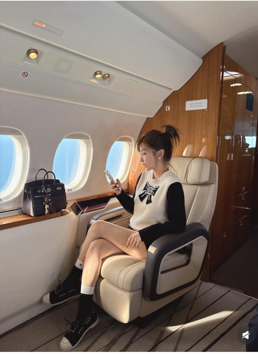 好喜欢这身穿搭，就是这鞋子显得脚有点大。